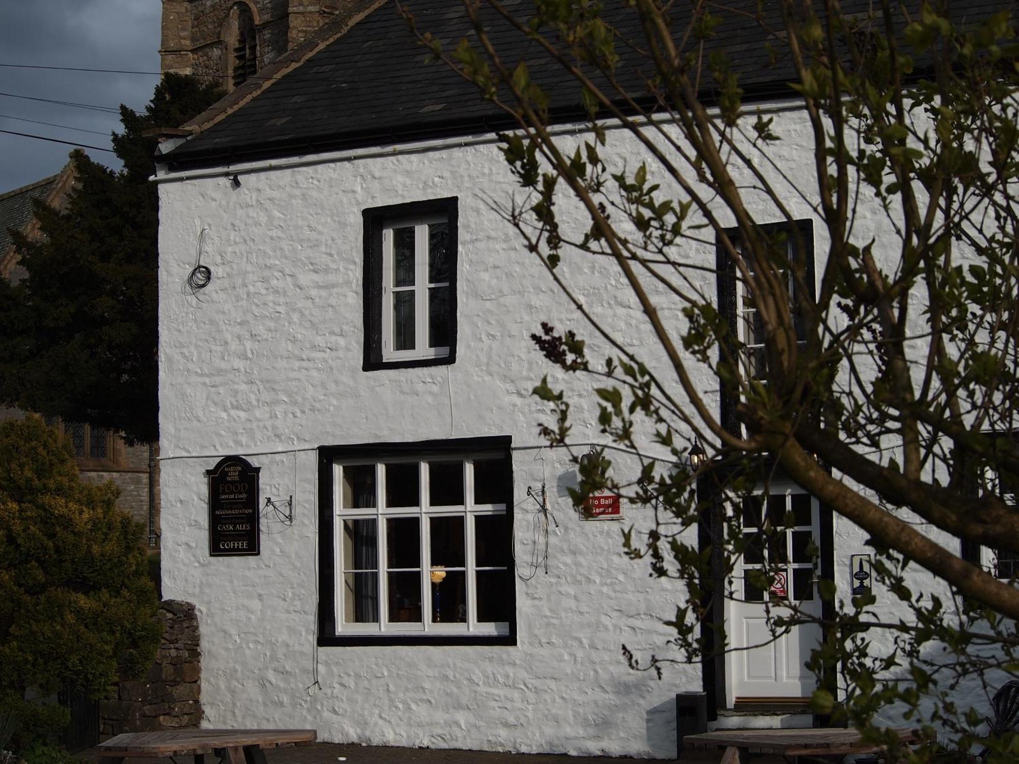 Hotel The Marton Arms à Ingleton  Extérieur photo